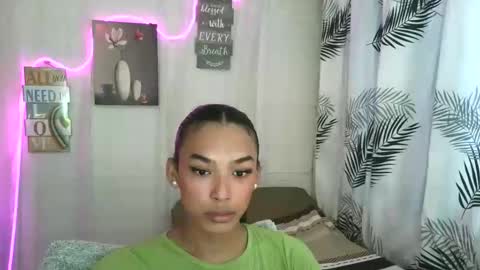 Snapshot of ur_dazzlingmorenaxx chatting on 05-18-26, 02:40 ur_dazzlingmorenaxx online show from 05-18-26, 02:40