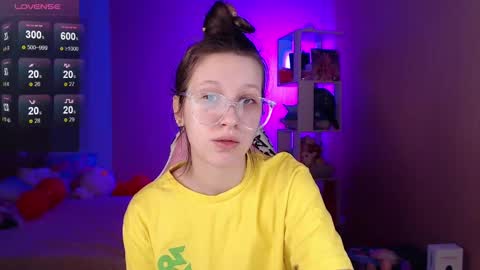 Snapshot of ur_kitty__ chatting on 03-04-25, 12:55 Lera online show from 03-04-25, 12:55