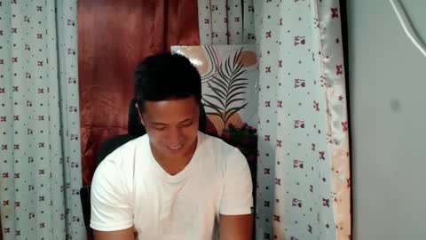 Snapshot of ur_pinoydave chatting on 02-11-25, 12:49 Dave online show from 02-11-25, 12:49