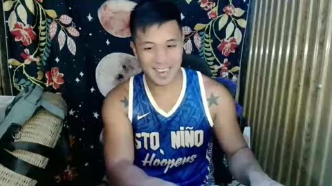 Snapshot of ur_pinoydave chatting on 12-18-25, 01:22 Dave online show from 12-18-25, 01:22