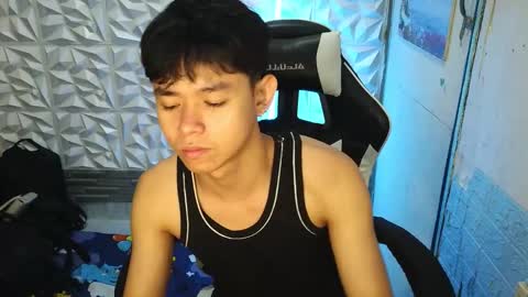 Snapshot of ur_younngtwinkxxx chatting on 02-05-26, 04:55 Ken online show from 02-05-26, 04:55