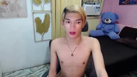 Snapshot of urasian_john20 chatting on 05-25-26, 08:48 urasian_john20 online show from 05-25-26, 08:48