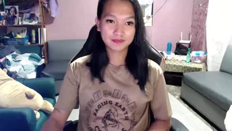 Snapshot of urasian_newra chatting on 03-08-25, 05:01 NEWRA ALLISON online show from 03-08-25, 05:01