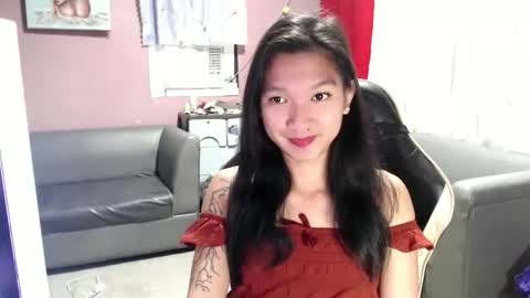 Snapshot of urasian_newra chatting on 10-08-25, 05:43 NEWRA ALLISON online show from 10-08-25, 05:43