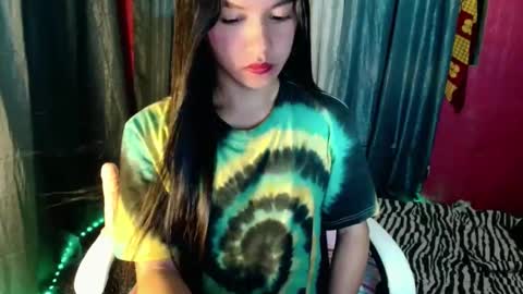 Snapshot of urasiansexbombgirlxxx chatting on 03-24-26, 01:38 Elizabeth online show from 03-24-26, 01:38