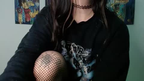 Snapshot of urbaby6irl chatting on 01-06-25, 02:03 Danielle online show from 01-06-25, 02:03