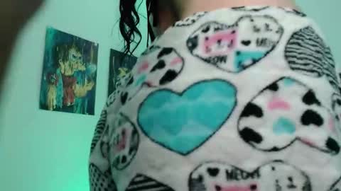 Snapshot of urbaby6irl chatting on 02-05-25, 02:48 Danielle online show from 02-05-25, 02:48