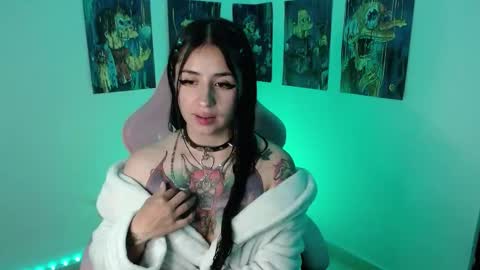 Snapshot of urbaby6irl chatting on 02-22-25, 05:23 Danielle online show from 02-22-25, 05:23