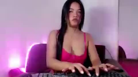 Snapshot of urbeautifulnightmare chatting on 07-10-26, 01:21 venice online show from 07-10-26, 01:21