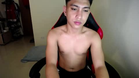 Snapshot of urcuteguy_jhonx chatting on 05-26-26, 04:25 Dannie online show from 05-26-26, 04:25