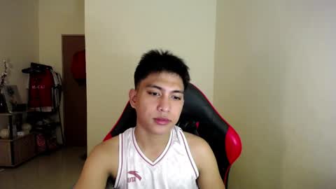 Snapshot of urcuteguy_jhonx chatting on 05-27-26, 12:46 Dannie online show from 05-27-26, 12:46