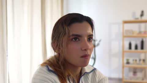 Snapshot of urcutelinda chatting on 12-13-24, 02:38 Linda Restrepo online show from 12-13-24, 02:38