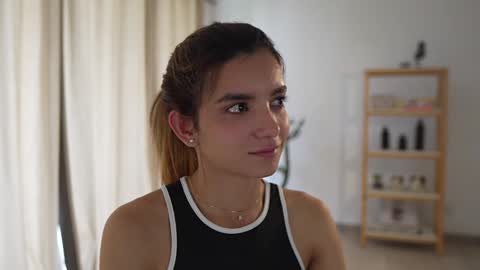 Snapshot of urcutelinda chatting on 12-13-24, 05:43 Linda Restrepo online show from 12-13-24, 05:43