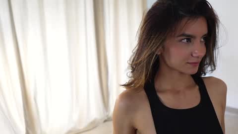 Snapshot of urcutelinda chatting on 12-19-24, 06:23 Linda Restrepo online show from 12-19-24, 06:23