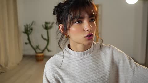 Snapshot of urcutelinda chatting on 01-05-25, 11:22 Linda Restrepo online show from 01-05-25, 11:22