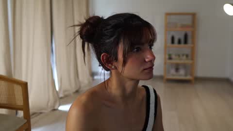 Snapshot of urcutelinda chatting on 01-06-25, 07:56 Linda Restrepo online show from 01-06-25, 07:56