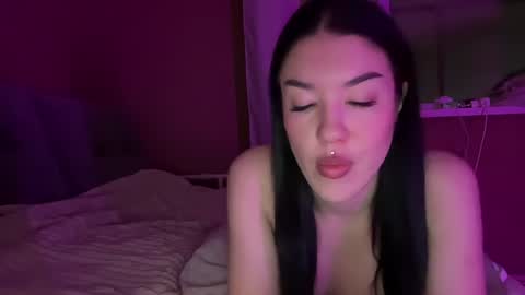 Snapshot of urdevilbaby chatting on 12-21-24, 04:19 Margo online show from 12-21-24, 04:19