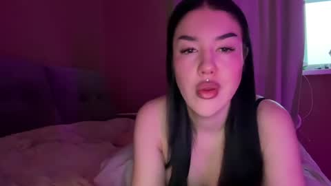 Snapshot of urdevilbaby chatting on 12-22-24, 06:06 Margo online show from 12-22-24, 06:06