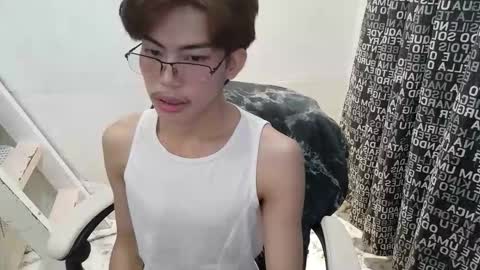 Snapshot of urdreamtw1nk chatting on 10-28-25, 03:47 urdreamtw1nk online show from 10-28-25, 03:47