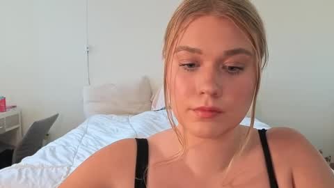 Snapshot of urfavcollegegirl chatting on 02-21-25, 11:10 Maryia Kay online show from 02-21-25, 11:10