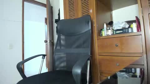 Snapshot of urfavoriteboy96 chatting on 03-08-26, 04:00 Andres Jordi online show from 03-08-26, 04:00