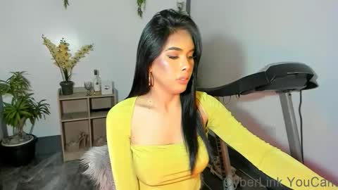 Snapshot of urfavouriteobsession chatting on 12-26-24, 02:22 Angela Cullens online show from 12-26-24, 02:22