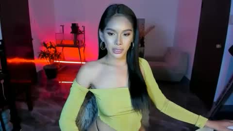 Snapshot of urfavouriteobsession chatting on 02-18-25, 09:09 Angela Cullens online show from 02-18-25, 09:09