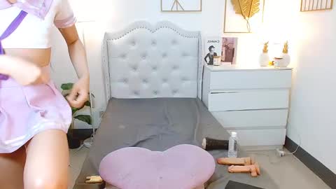 Snapshot of urfynestchina_doll chatting on 03-07-25, 01:18 Im your doll maica online show from 03-07-25, 01:18