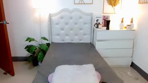 Snapshot of urfynestchina_doll chatting on 03-11-25, 07:04 Im your doll maica online show from 03-11-25, 07:04