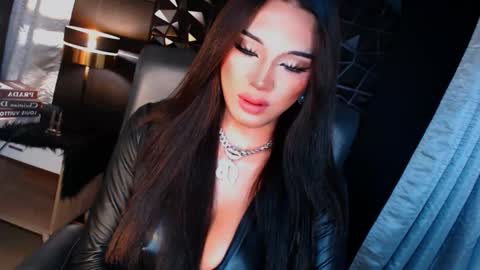 Snapshot of urgoddess_bella chatting on 10-05-25, 03:38 My bella 3 online show from 10-05-25, 03:38