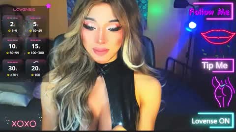 Snapshot of urgoddess_bella chatting on 11-16-25, 02:33 My bella 3 online show from 11-16-25, 02:33