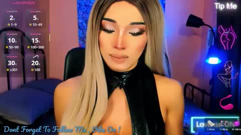 Snapshot of urgoddess_bella chatting on 12-02-25, 01:55 My bella 3 online show from 12-02-25, 01:55