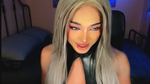 Snapshot of urgoddess_bella chatting on 12-16-25, 11:32 My bella 3 online show from 12-16-25, 11:32