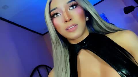 Snapshot of urgoddess_bella chatting on 01-06-26, 03:10 My bella 3 online show from 01-06-26, 03:10