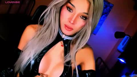 Snapshot of urgoddess_bella chatting on 02-08-26, 10:57 My bella 3 online show from 02-08-26, 10:57