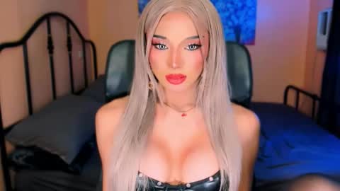 Snapshot of urgoddess_bella chatting on 02-25-26, 01:59 My bella 3 online show from 02-25-26, 01:59