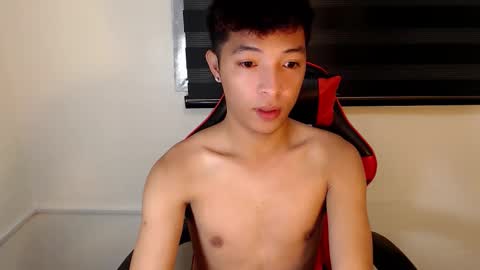 Snapshot of urhotethanxx chatting on 11-04-25, 03:22 Ethan online show from 11-04-25, 03:22