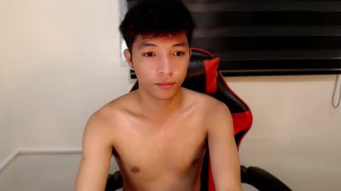 Snapshot of urhotethanxx chatting on 11-14-25, 05:55 Ethan online show from 11-14-25, 05:55