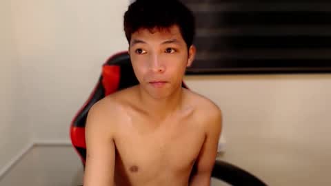 Snapshot of urhotethanxx chatting on 11-18-25, 05:06 Ethan online show from 11-18-25, 05:06