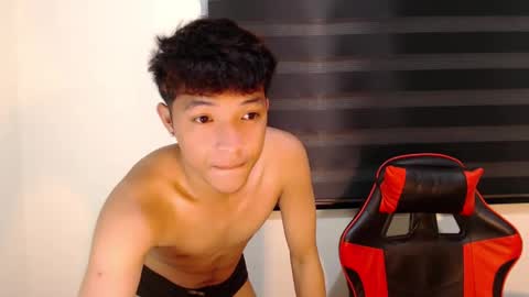 Snapshot of urhotethanxx chatting on 12-02-25, 02:56 Ethan online show from 12-02-25, 02:56