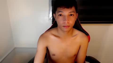 Snapshot of urhotethanxx chatting on 01-08-26, 11:45 Ethan online show from 01-08-26, 11:45