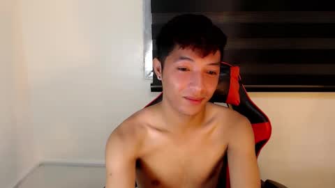 Snapshot of urhotethanxx chatting on 01-12-26, 04:12 Ethan online show from 01-12-26, 04:12