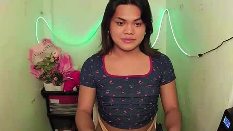 urhottie_bella online show from 10-05-25, 06:45