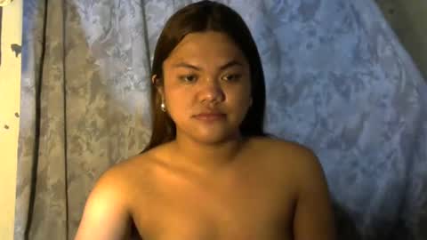 urhottie_bella online show from 04-28-26, 09:25
