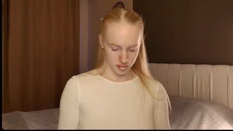 ElizabethLizy online show from 06-06-26, 05:06
