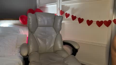 Snapshot of urlillshy chatting on 02-25-26, 01:15 Kristina online show from 02-25-26, 01:15