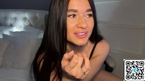 Snapshot of urlillshy chatting on 03-27-26, 01:22 Kristina online show from 03-27-26, 01:22