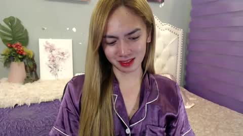 Snapshot of urlovelypinayxxx chatting on 07-05-26, 07:32 MIYA online show from 07-05-26, 07:32
