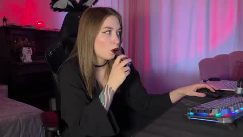 Snapshot of urmissalice chatting on 02-19-25, 01:39 urmissalice online show from 02-19-25, 01:39
