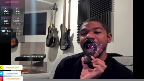 Snapshot of urnewdaddy90 chatting on 01-16-25, 08:43 Big Daddy online show from 01-16-25, 08:43